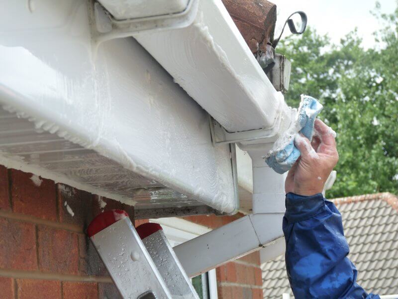 gutter-cleaner-leeds